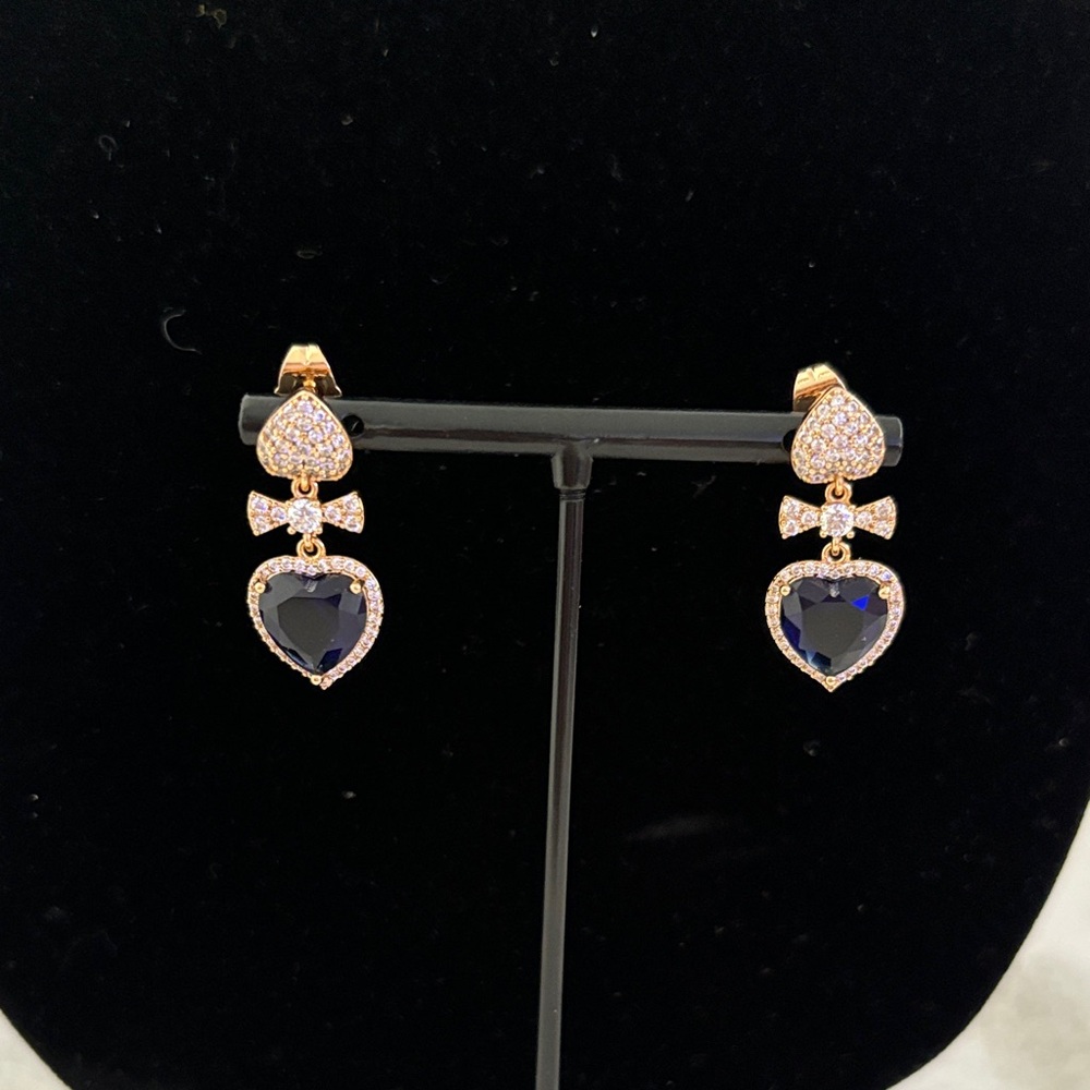 Elegant Gold and Black Heart Drop Earrings